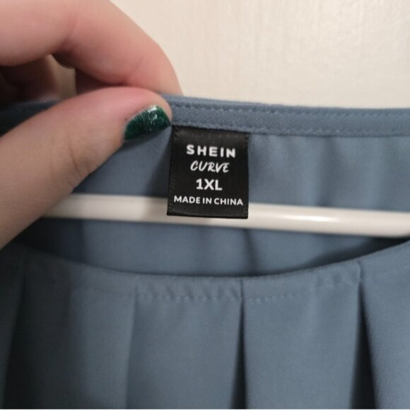 Women's Blouse - Picture 2 of 4